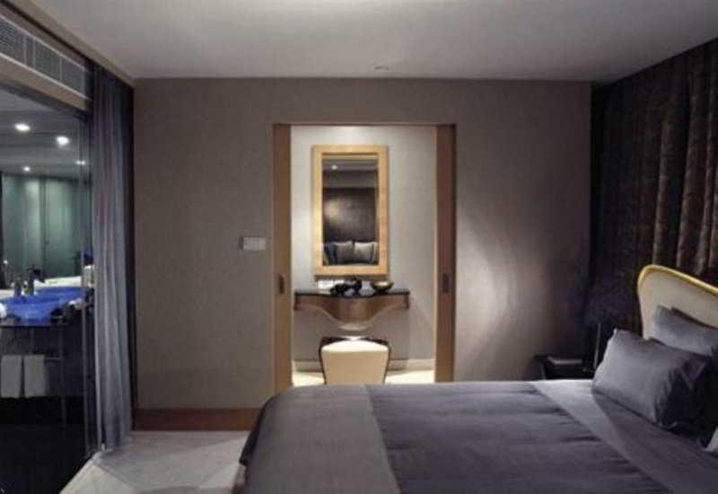 Hotel The Park Chennai Extérieur photo A bedroom at the hotel