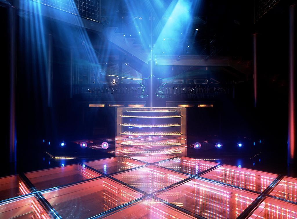 Hotel The Park Chennai Extérieur photo The dance floor at the nightclub