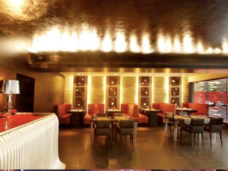 Hotel The Park Chennai Extérieur photo The interior of the restaurant