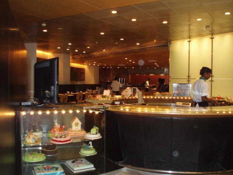Hotel The Park Chennai Extérieur photo The interior of the restaurant