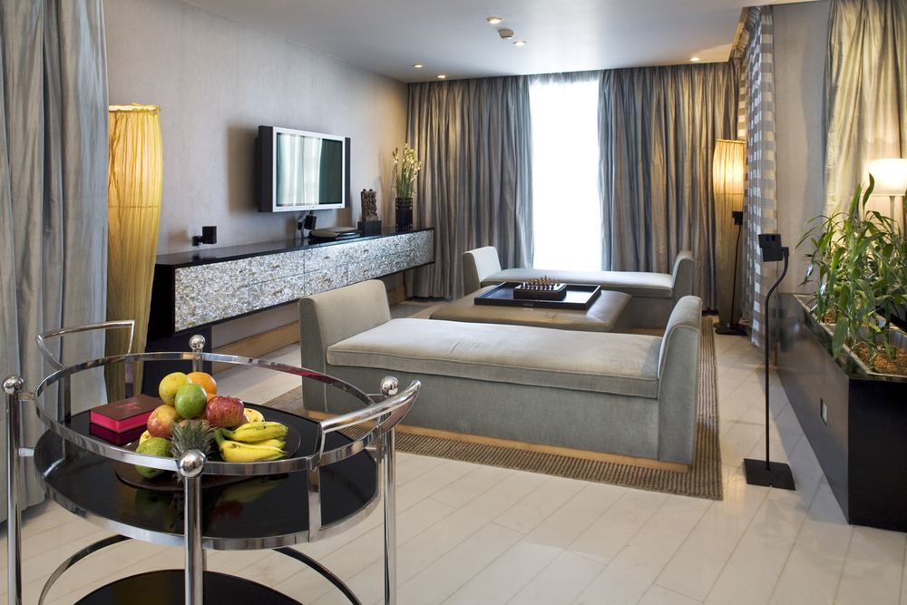 Hotel The Park Chennai Extérieur photo A suite at the hotel