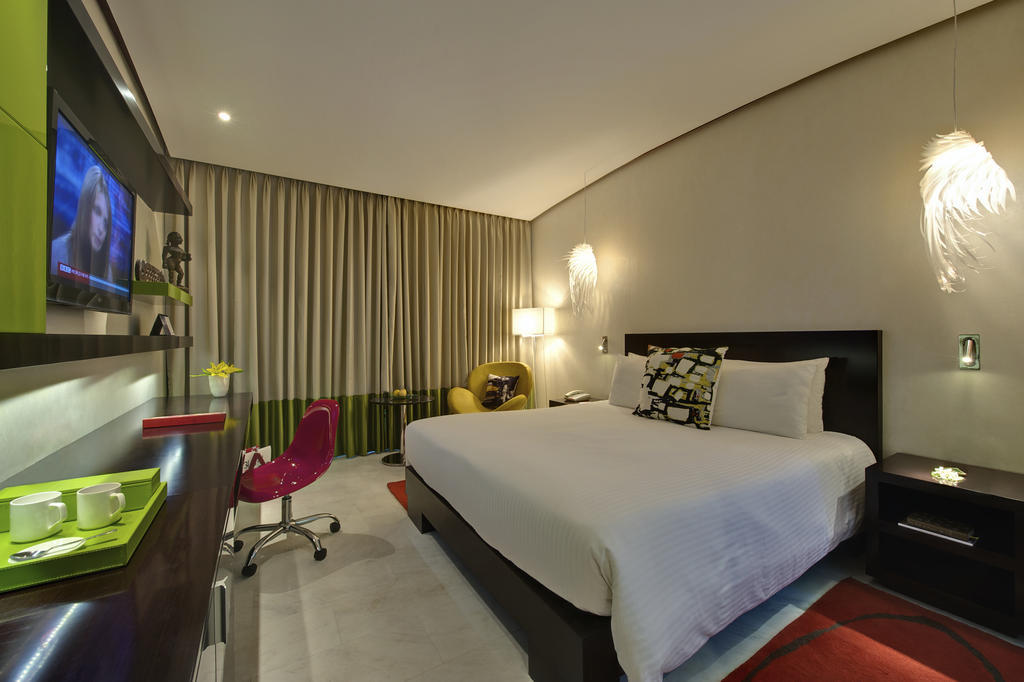 Hotel The Park Chennai Extérieur photo A room at the hotel