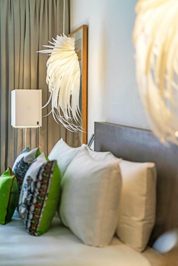 Hotel The Park Chennai Extérieur photo A wall light